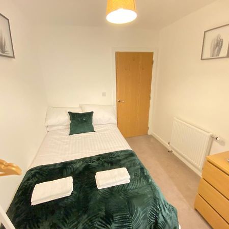 3 Bedrooms Double Or Single Beds, 2 Parking Spaces! Wifi & Smart Tv'S, Balcony Portsmouth Kültér fotó