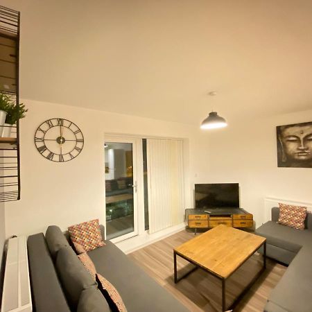 3 Bedrooms Double Or Single Beds, 2 Parking Spaces! Wifi & Smart Tv'S, Balcony Portsmouth Kültér fotó