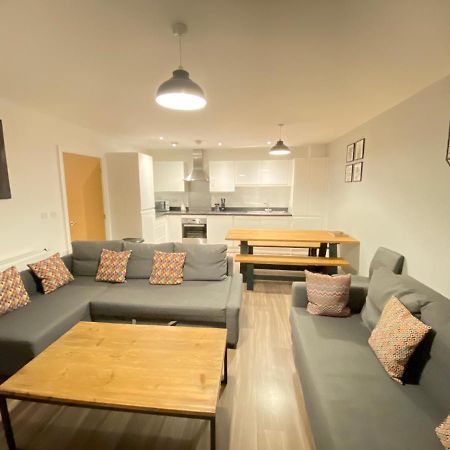 3 Bedrooms Double Or Single Beds, 2 Parking Spaces! Wifi & Smart Tv'S, Balcony Portsmouth Kültér fotó