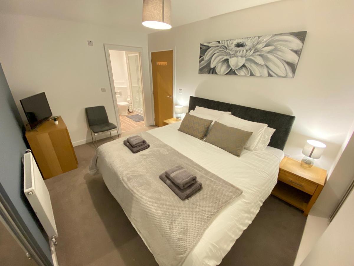 3 Bedrooms Double Or Single Beds, 2 Parking Spaces! Wifi & Smart Tv'S, Balcony Portsmouth Kültér fotó