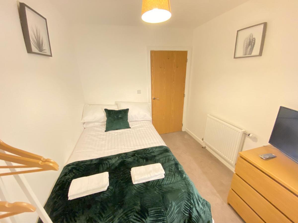 3 Bedrooms Double Or Single Beds, 2 Parking Spaces! Wifi & Smart Tv'S, Balcony Portsmouth Kültér fotó
