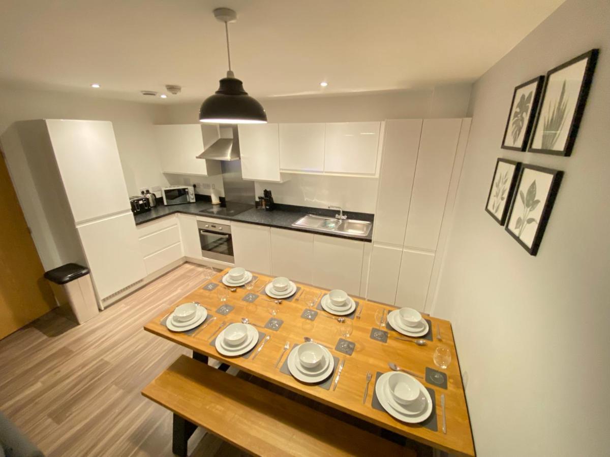 3 Bedrooms Double Or Single Beds, 2 Parking Spaces! Wifi & Smart Tv'S, Balcony Portsmouth Kültér fotó