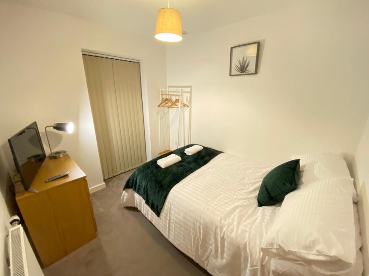 3 Bedrooms Double Or Single Beds, 2 Parking Spaces! Wifi & Smart Tv'S, Balcony Portsmouth Kültér fotó