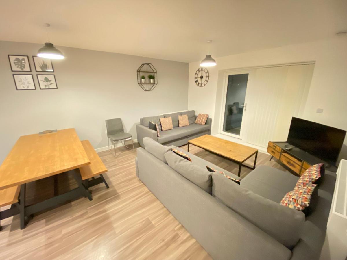 3 Bedrooms Double Or Single Beds, 2 Parking Spaces! Wifi & Smart Tv'S, Balcony Portsmouth Kültér fotó