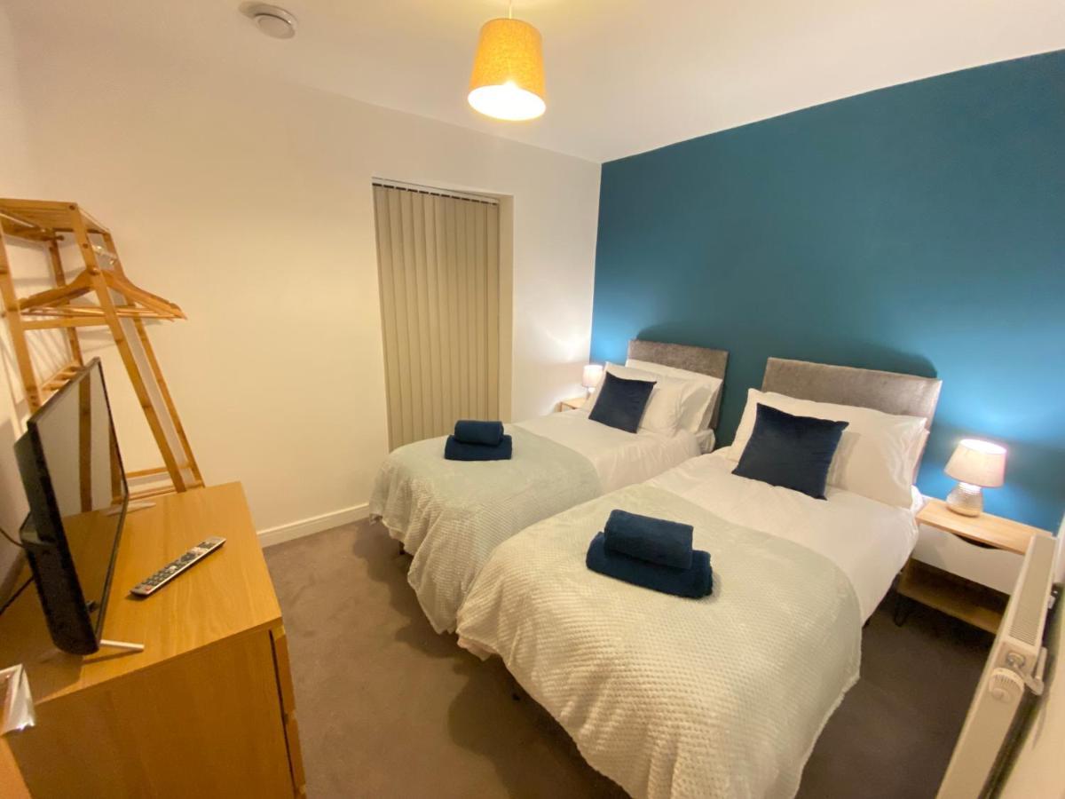 3 Bedrooms Double Or Single Beds, 2 Parking Spaces! Wifi & Smart Tv'S, Balcony Portsmouth Kültér fotó