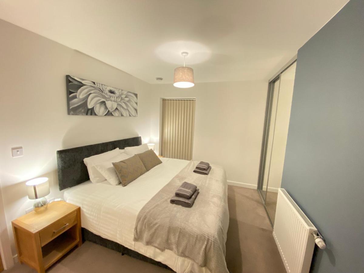 3 Bedrooms Double Or Single Beds, 2 Parking Spaces! Wifi & Smart Tv'S, Balcony Portsmouth Kültér fotó